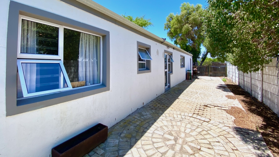 4 Bedroom Property for Sale in Velddrif Western Cape